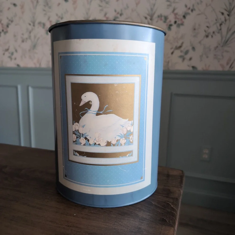 Vintage 80s Blue Country Goose Elizabeth Brownd Metal Wastebasket Trash Can READ
